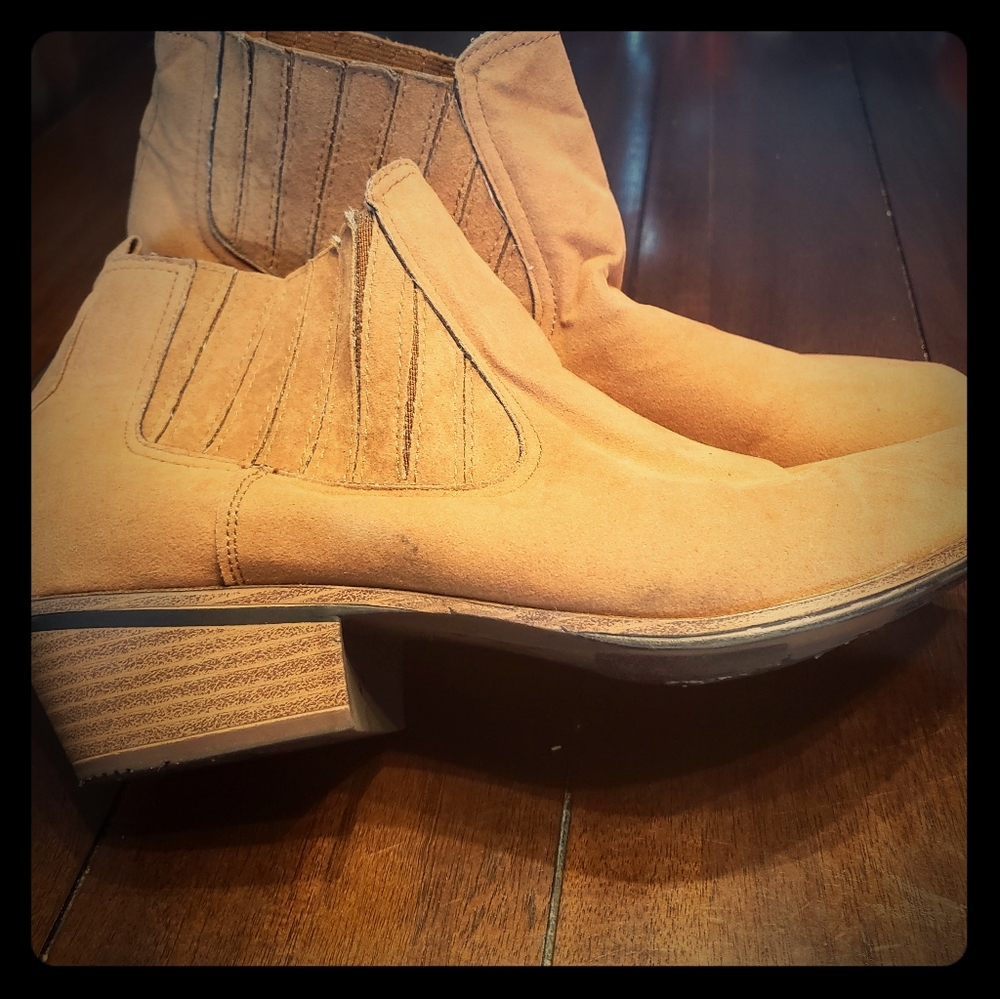Coyote brown ankle boots short square heel 9.5